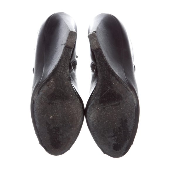 GIVENCHY Leather Eyelet Trim Sandals Size: 6.5 - Picture 5 of 5